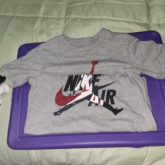 Boys Jordan tshirts - Picture 5 of 8